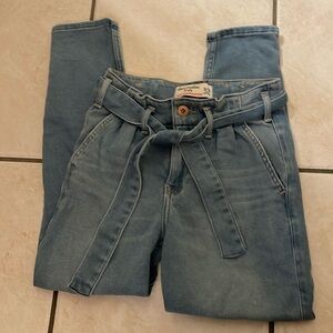 💛 Abercrombie kids jeans with tie belt